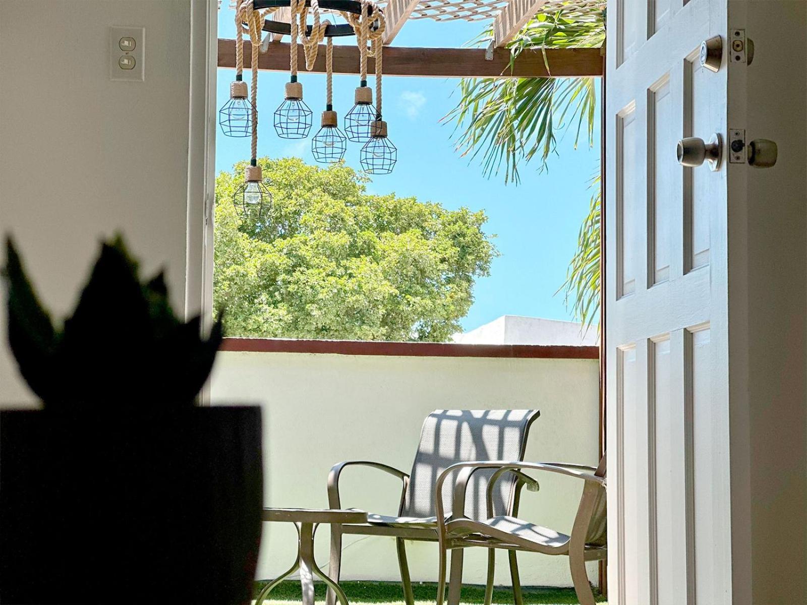 Ladybugs Apartments Palm Beach Extérieur photo